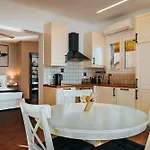 The Infinity 180 Luxury Milia
